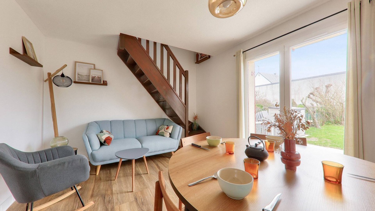 Saint-Jacques Ski Chalet | 300 m from the beach - House for 4 with garden