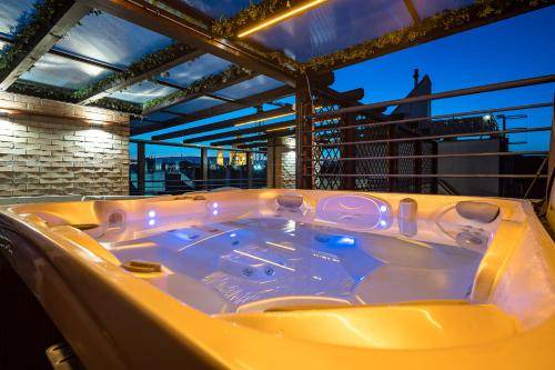 Terezvaros Apartment | 300 m² Apartment ∙ 6 bedrooms ∙ 16 guests