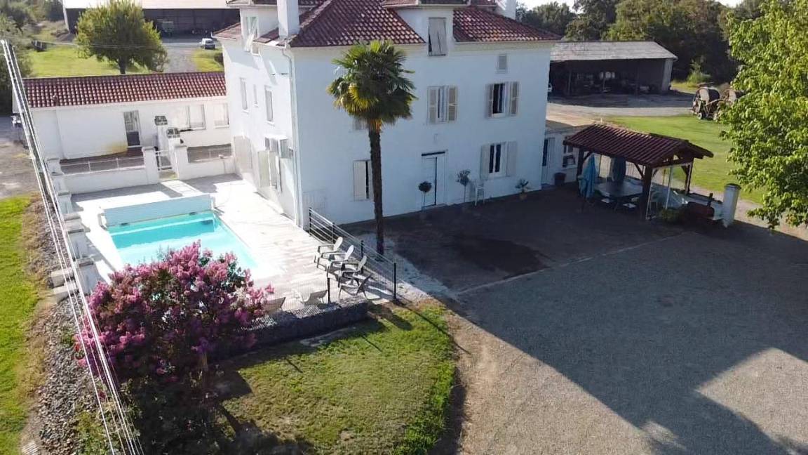 Doazit House | 300 m² Gîte ∙ 7 bedrooms ∙ 14 guests