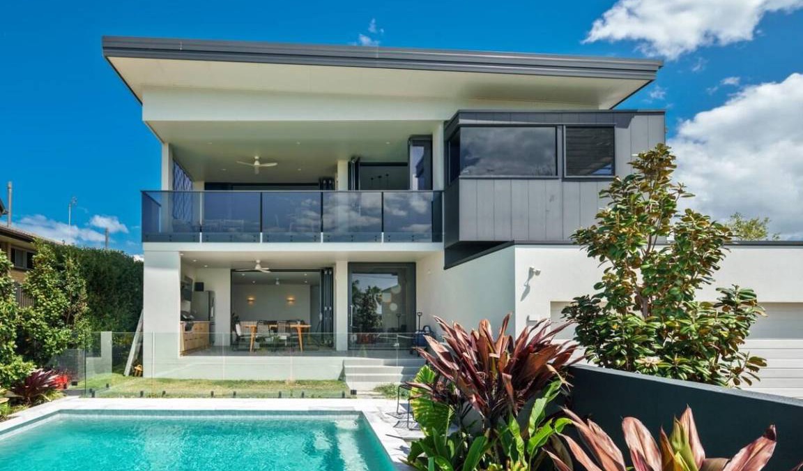Moffat Beach House | 300 m² House ∙ 4 bedrooms ∙ 8 guests