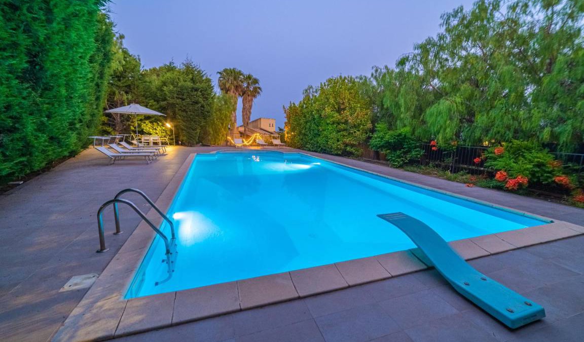 Pedara House | 300 m² House ∙ 4 bedrooms ∙ 11 guests