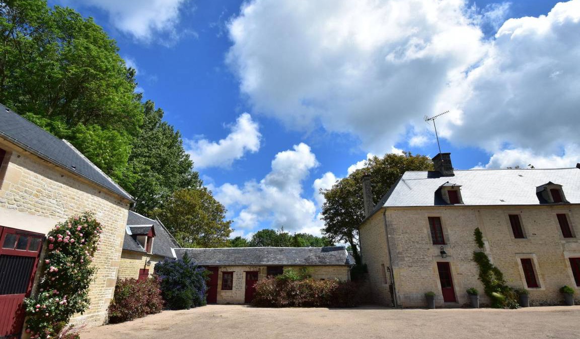 Ponts sur Seulles House | 300 m² House ∙ 6 bedrooms ∙ 12 guests
