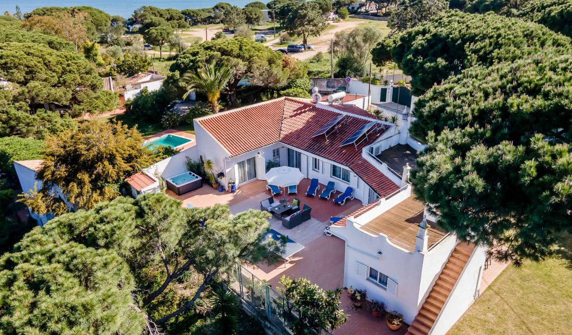 Santa Eulalia Villa | 300 m² Villa ∙ 4 bedrooms ∙ 12 guests