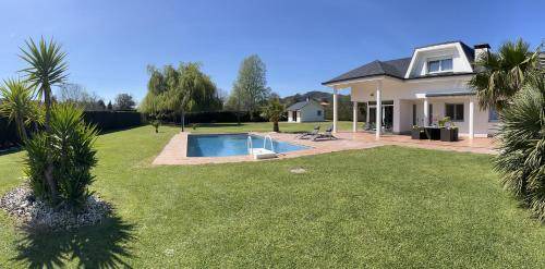 Parbayon Villa | 300 m² Villa ∙ 4 bedrooms ∙ 8 guests
