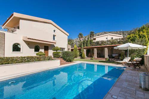 Palaia Fokaia Villa | 300 m² Villa ∙ 5 bedrooms ∙ 10 guests