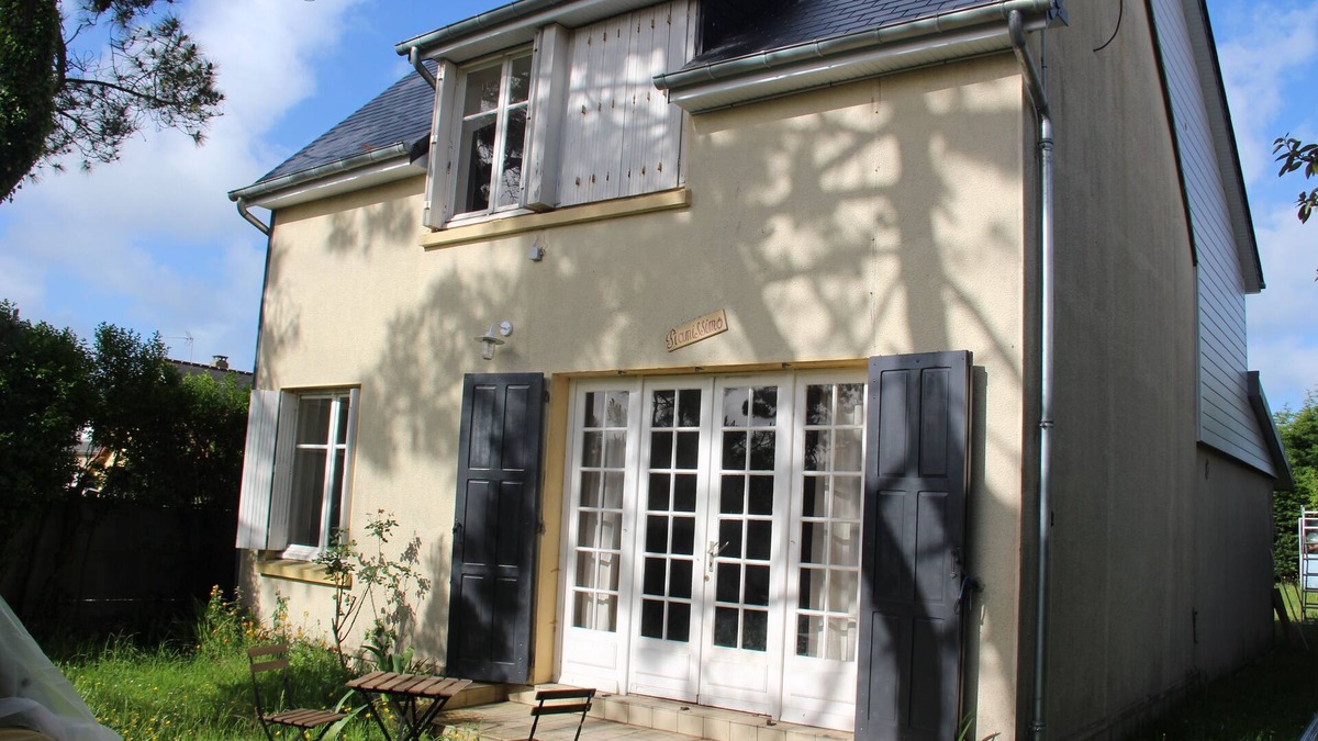 Pirou Cabin | 300 meters from the sea, house on enclosed land not overlooked for 9 people.