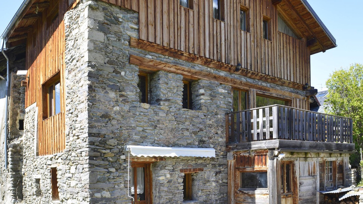 Montalbert Ski Chalet | 300 sq.m chalet for 15 people, 5 bedrooms/bathrooms, near La-Plagne Montalbert.