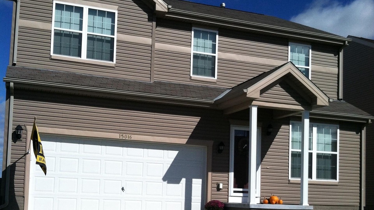 Jefferson House | 3000 sq ft West Omaha home. Perfect for wedding parties & families with kids!