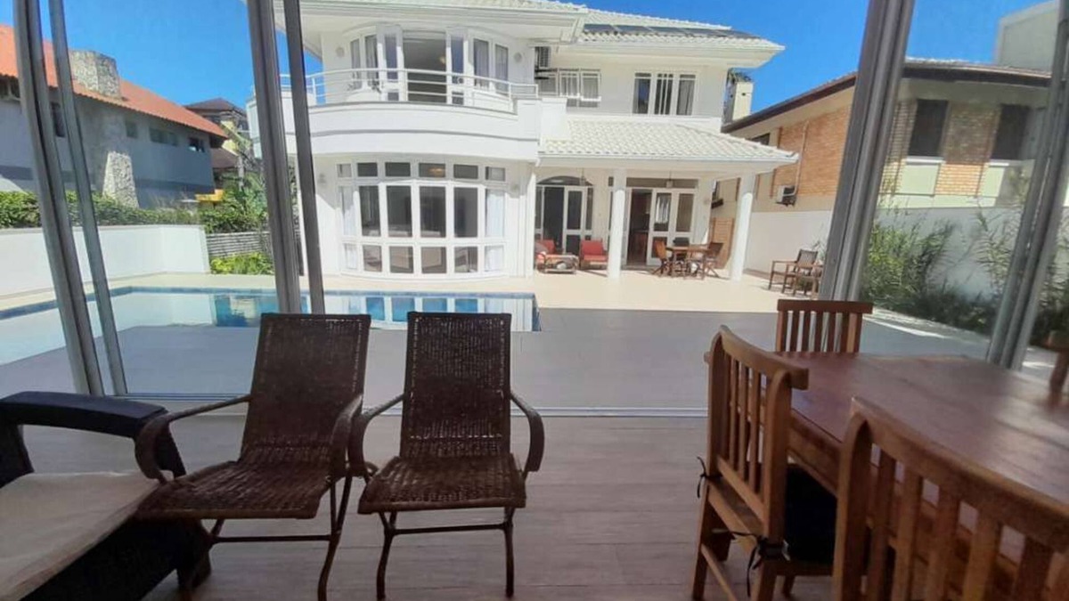 Jurere Internacional House | 300m from Jurere Internacional beach, excellent location and space