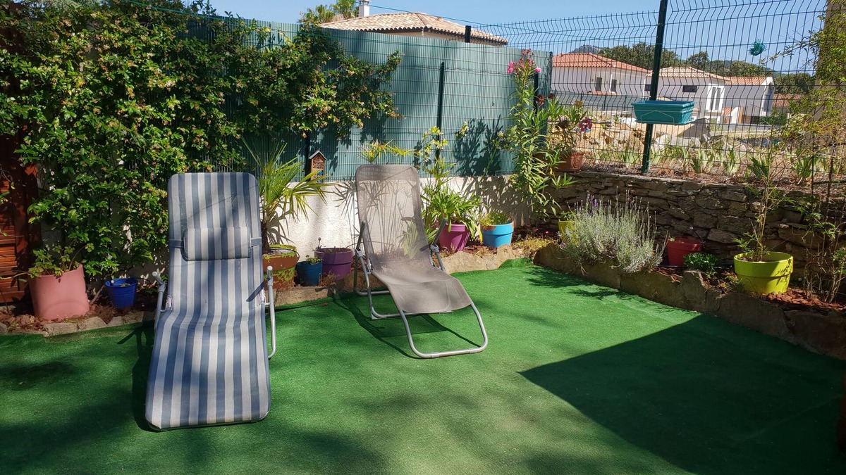 Les Lecques Apartment | 300m from Les Lecques beach, cosy T2 apartment + garden