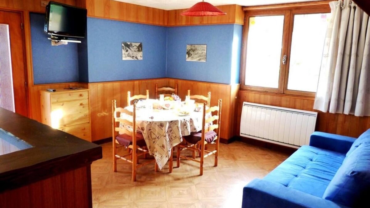 Areches Apartment | 300m from resort center, Ground floor, terrace, parking, tv, ski locker, 40m², Arêches-Beaufort