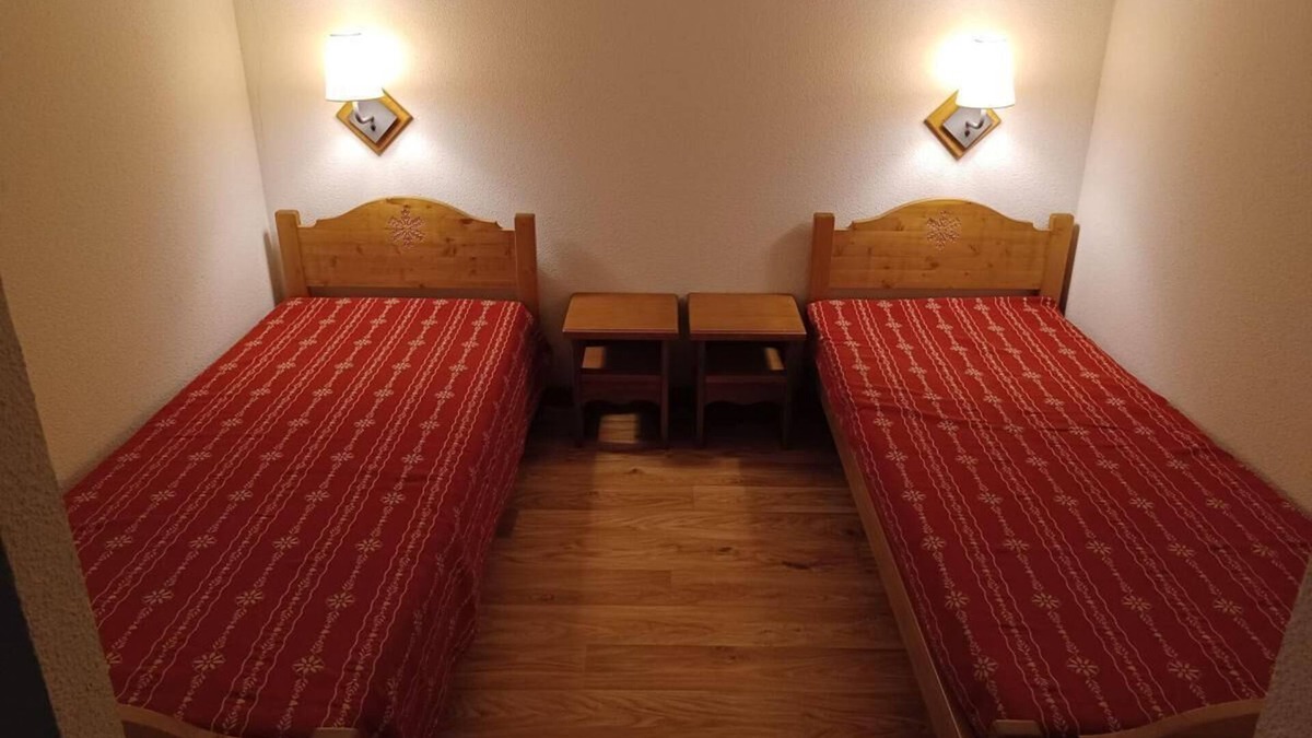 Albiez-le-Vieux Apartment | 300m from shops, Ground floor, view mountain, terrace, parking, tv, ski locker, 42m²