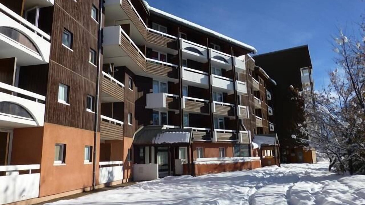 Eclose-Ouest Apartment | 300m from ski lifts, 3rd floor, balcony, tv, ski locker, 31m², Alpe d'Huez