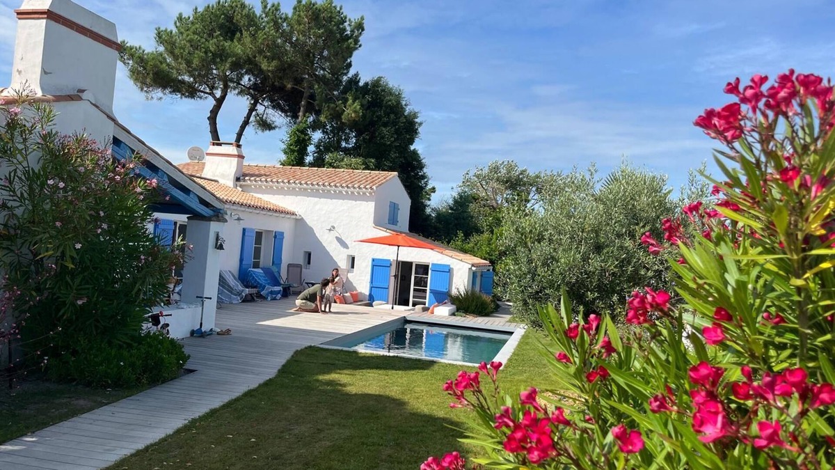 Noirmoutier-en-l'Ile Villa | 300m from the beach, Large villa with garden swiming pool, close to the village.