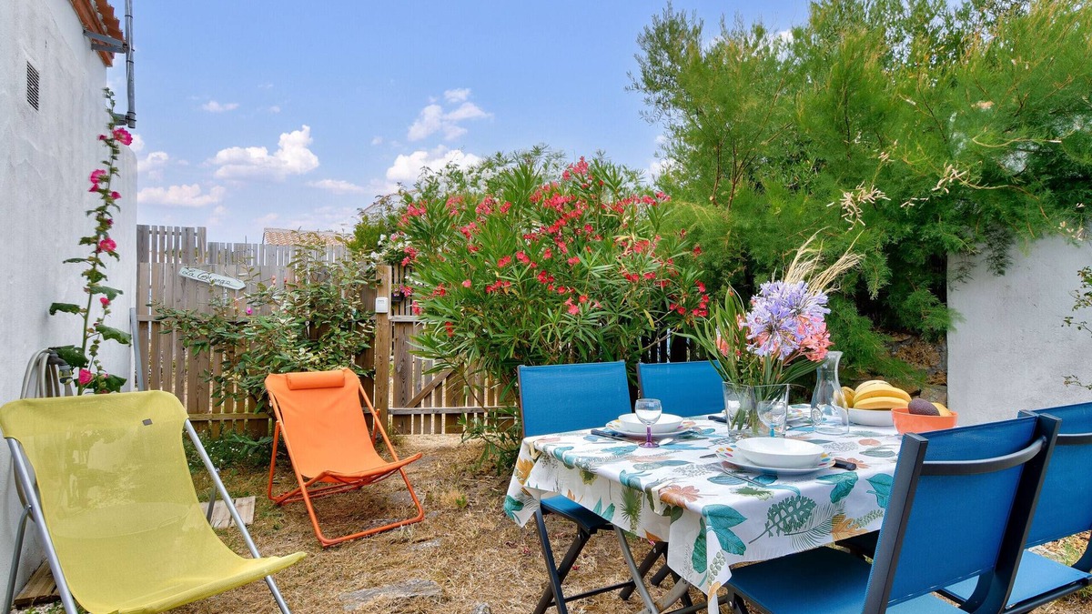 L'Epine Apartment | 300m from the beach - house with garden for 3