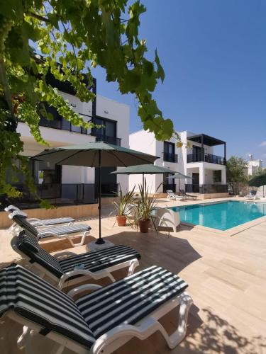 Turgutreis Apartment | 300m to Beach 2 Bedroom Garden Floor Flat with Pool A1 - Yeni Dünya Bodrum