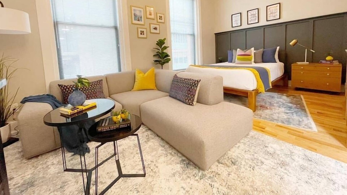 Downtown Apartment | 302 Yale area beautiful modern studio sleeps 2