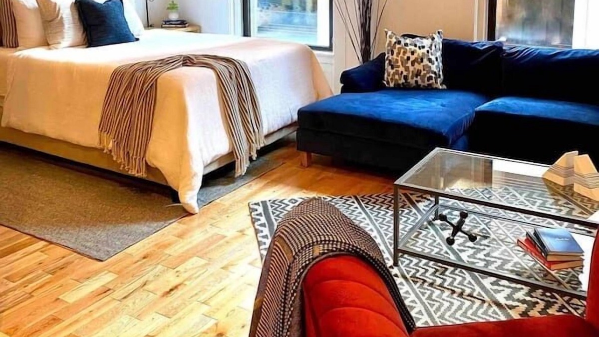 Downtown Apartment | #304 · Chic Studio near Yale - Spacious & Stylish