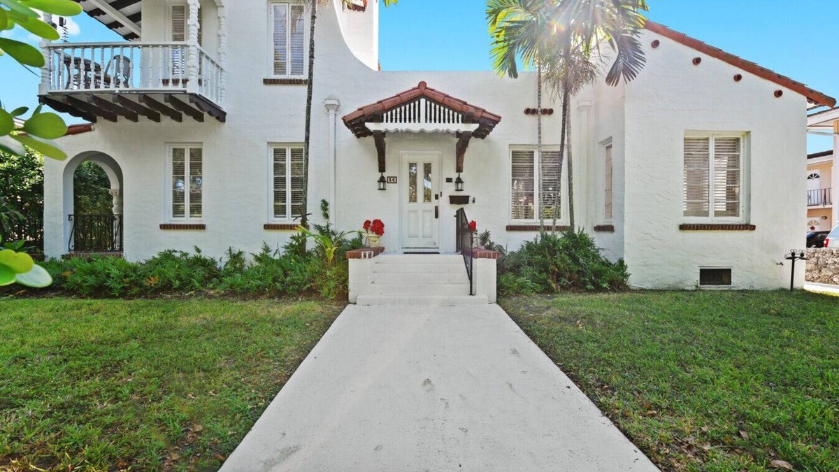 Douglas Apartment | 306 · Newly Renovated one-bdr with Patio