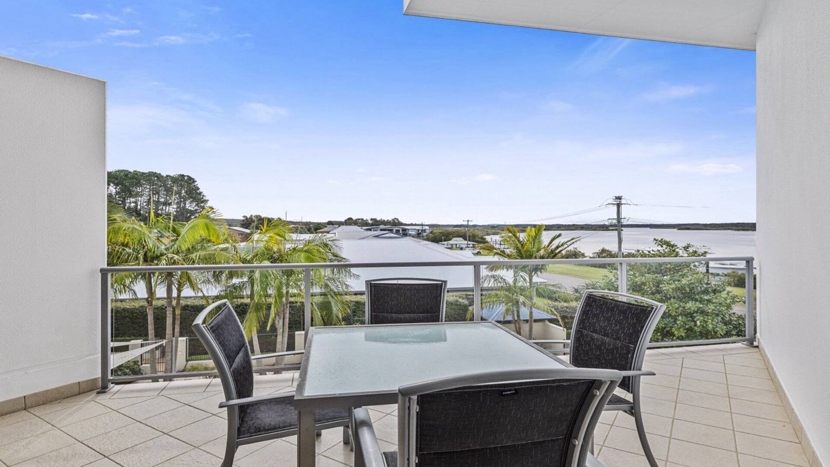 Tea Gardens Apartment | 309 The Boathouse, TOP NOTCH