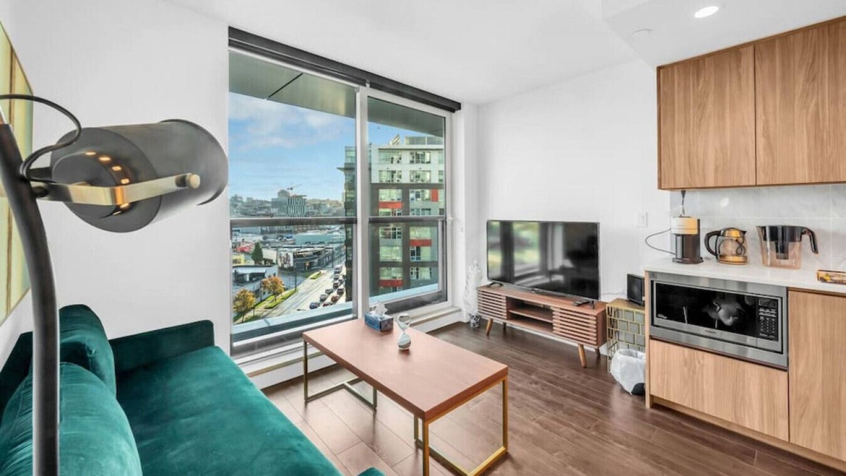 Southeast False Creek Condo | {30Days+} SCORPIO PALACE - MORDEN,LUXURY & COZY