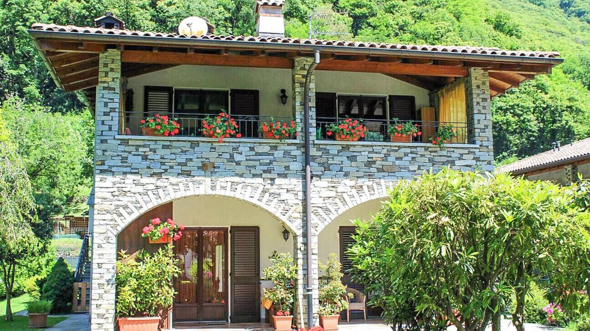 Cannobio Apartment | 3½-room apartment with balcony in a quiet and all-day sunny location