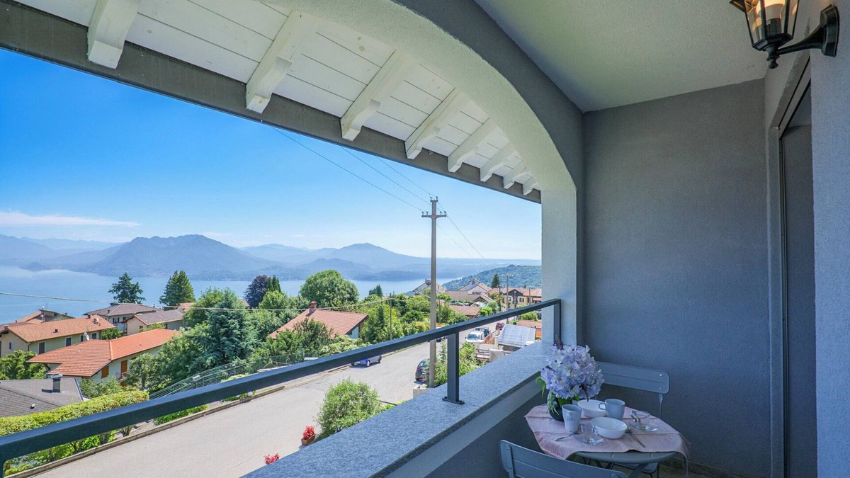 Levo Apartment | 3½-room corner apartment with 2 balconies and wonderful lake view