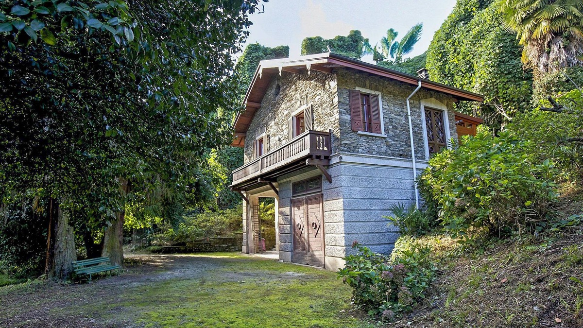 Verbania House | 3½-room house with approx. 10. 000 m² large private property in a quiet and sunny location