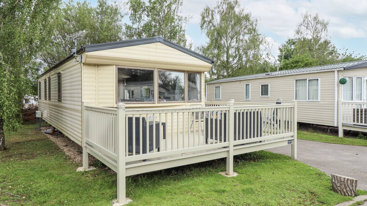 Tattershall Cottage | 31 CASTLE VIEW, pet friendly, with a garden in Tattershall