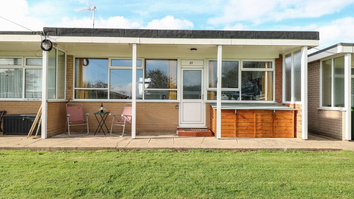 Mundesley Cottage | 31 SEAWARD CREST, family friendly, with a garden in Mundesley