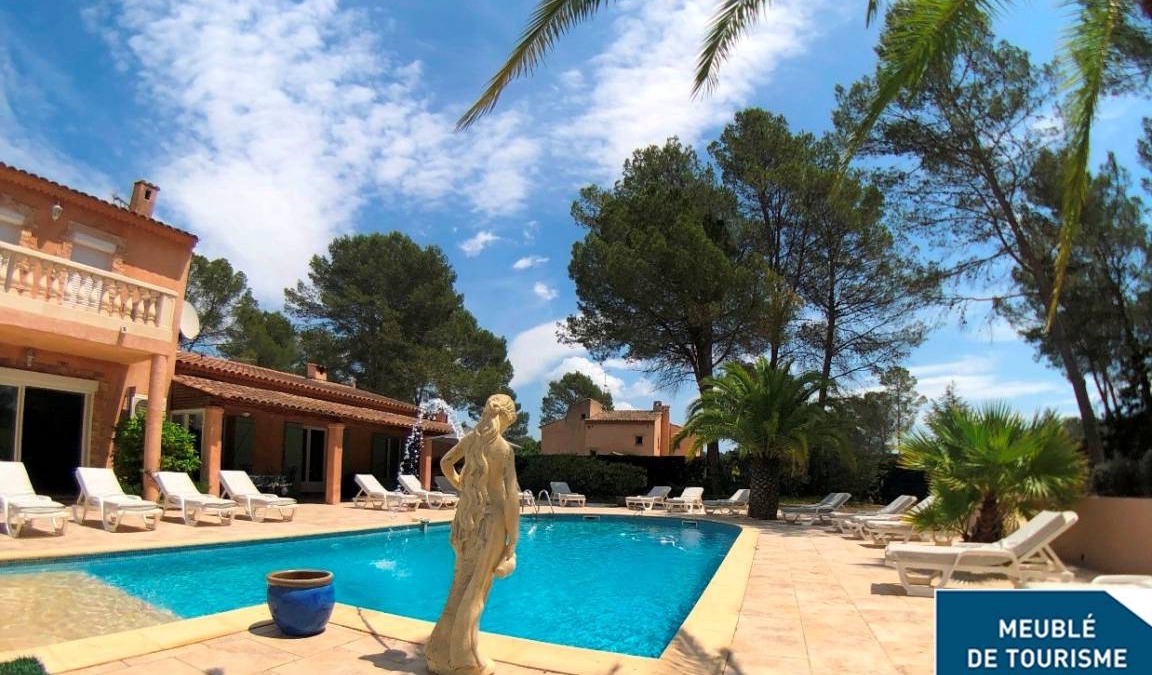 Puget-sur-Argens Villa | 310 m² Villa ∙ 9 bedrooms ∙ 18 guests