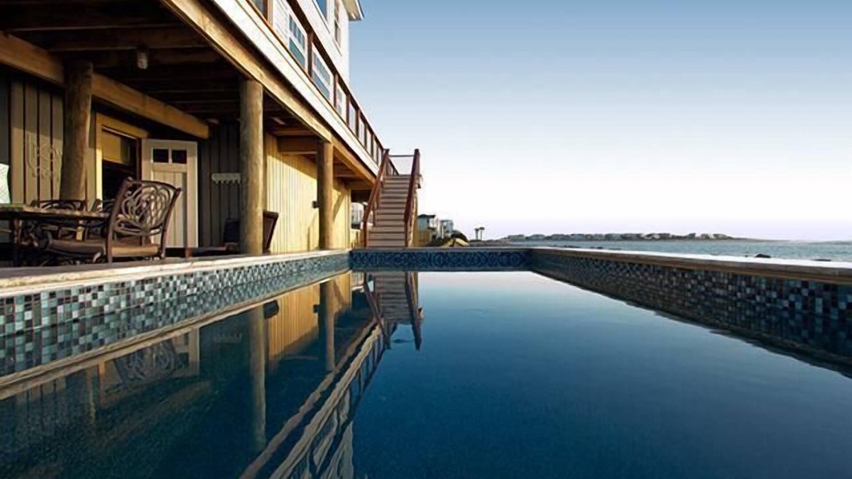 Sullivan's Island House | 3109 Marshall Blvd by AvantStay | Incredible Ocean Views | Beach Front | Pool