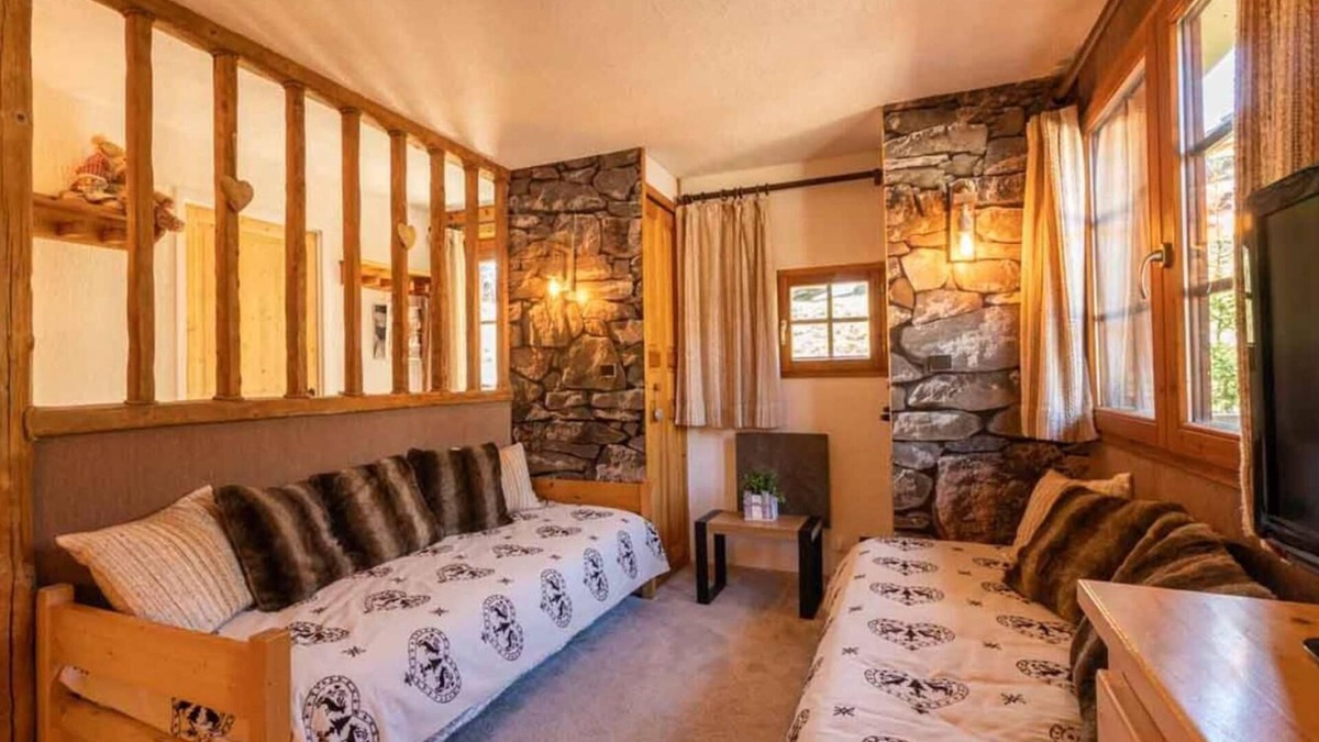Les Avanchers-Valmorel Apartment | 310m from ski slopes, 1st floor, view village, balcony, tv, ski locker, 34m², Valmorel