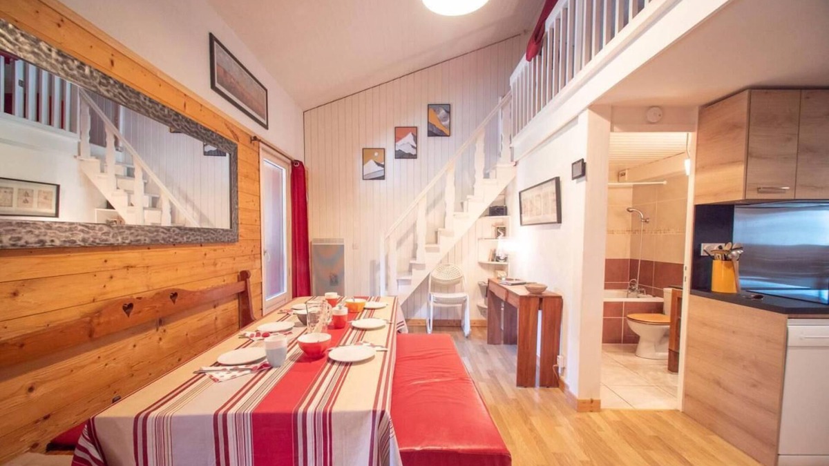 Les Avanchers-Valmorel Apartment | 310m from ski slopes, 2nd floor, view mountain, balcony, tv, ski locker, 73m², Valmorel