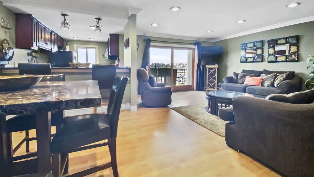 Oceanside Condo | 311B Harbor Views and Steps to the Sand