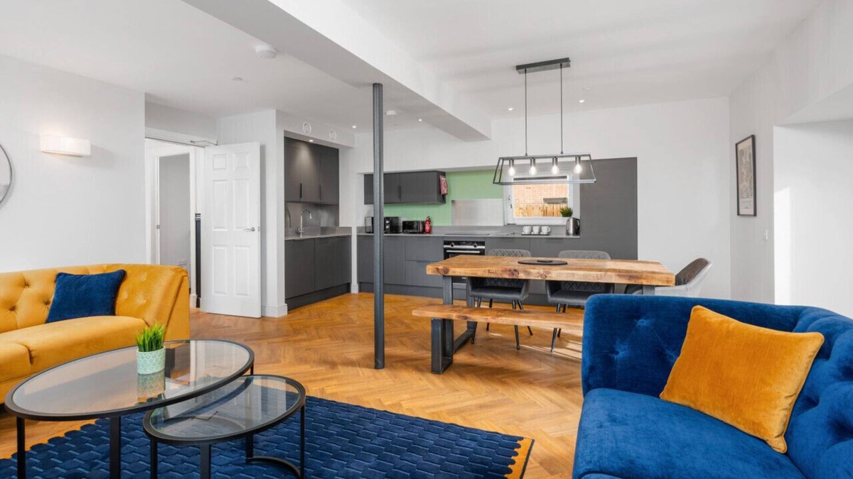 Dunfermline Apartment | 312 Reid's Corner - by StayDunfermline