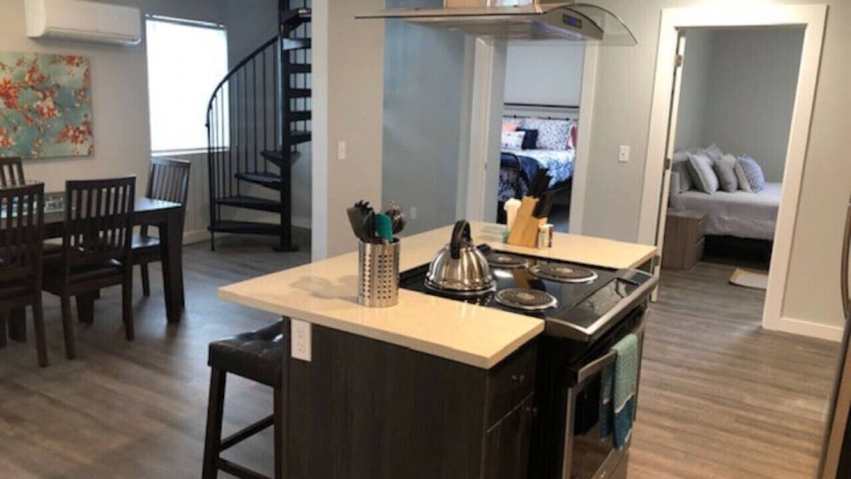 Longview Apartment | 3143 Dover #4 · NEW Modern QUALITY Apartment #4 - GOODSON
