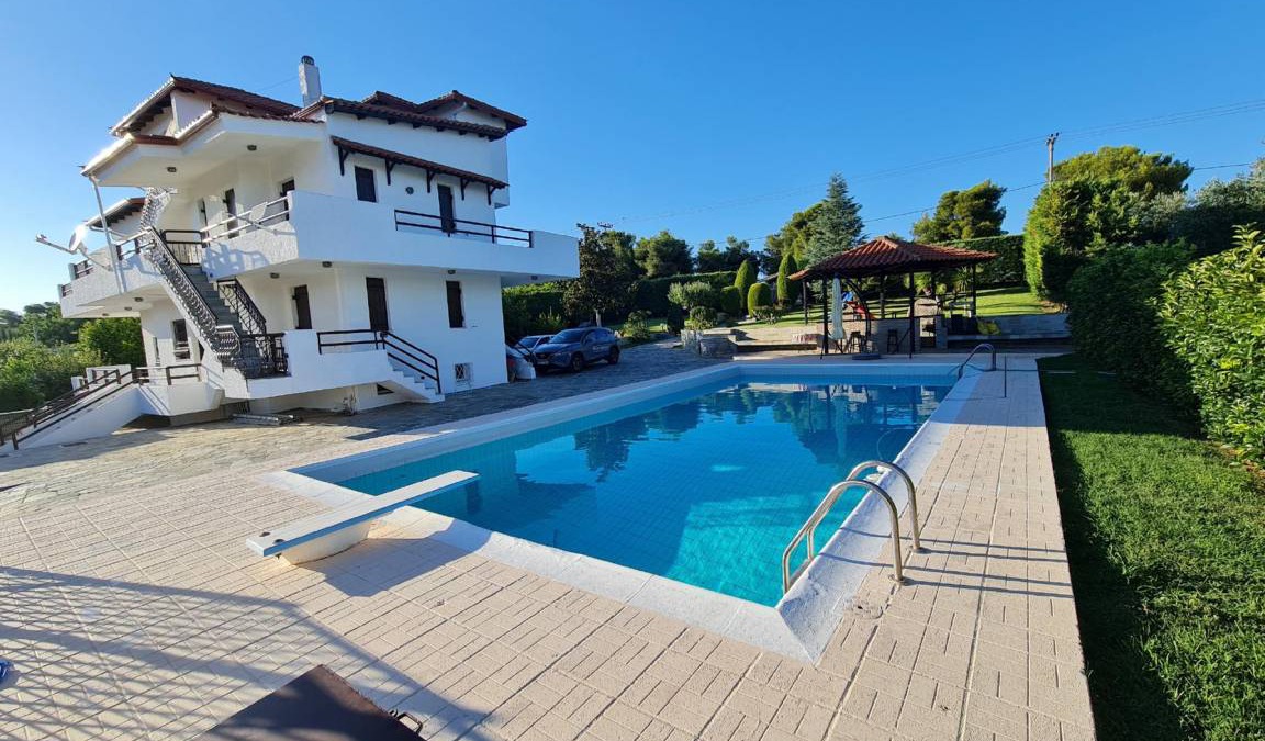 Oropos Villa | 315 m² Villa ∙ 4 bedrooms ∙ 8 guests
