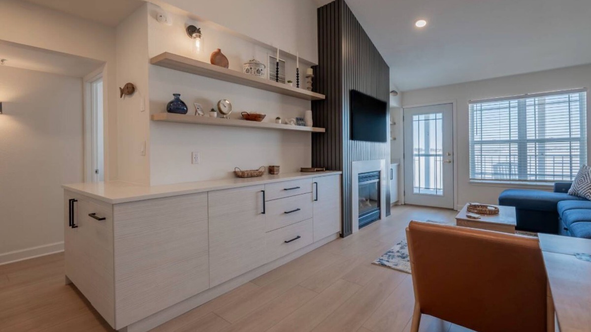 Delavan Lake Condo | 317- 2 Bedroom/2 Story Lake View Condo