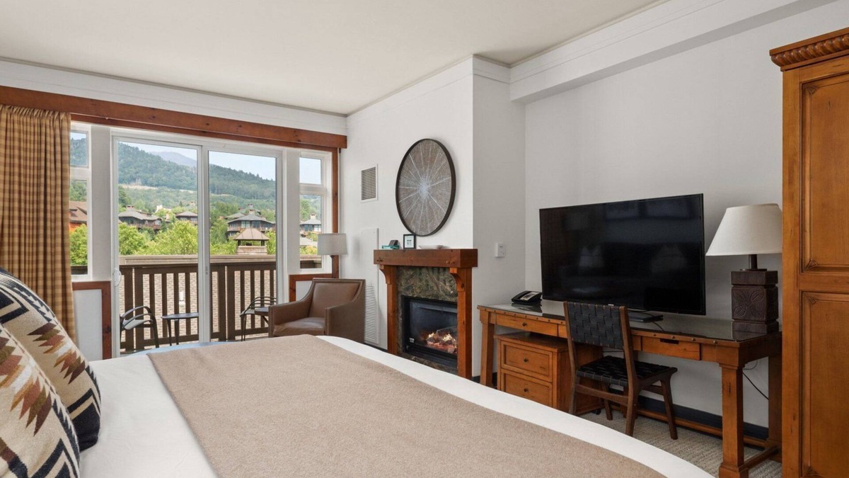 Stowe Area Cabin | #319 | Studio | Sunny Spruce | 3rd Floor Village & Mountain Views