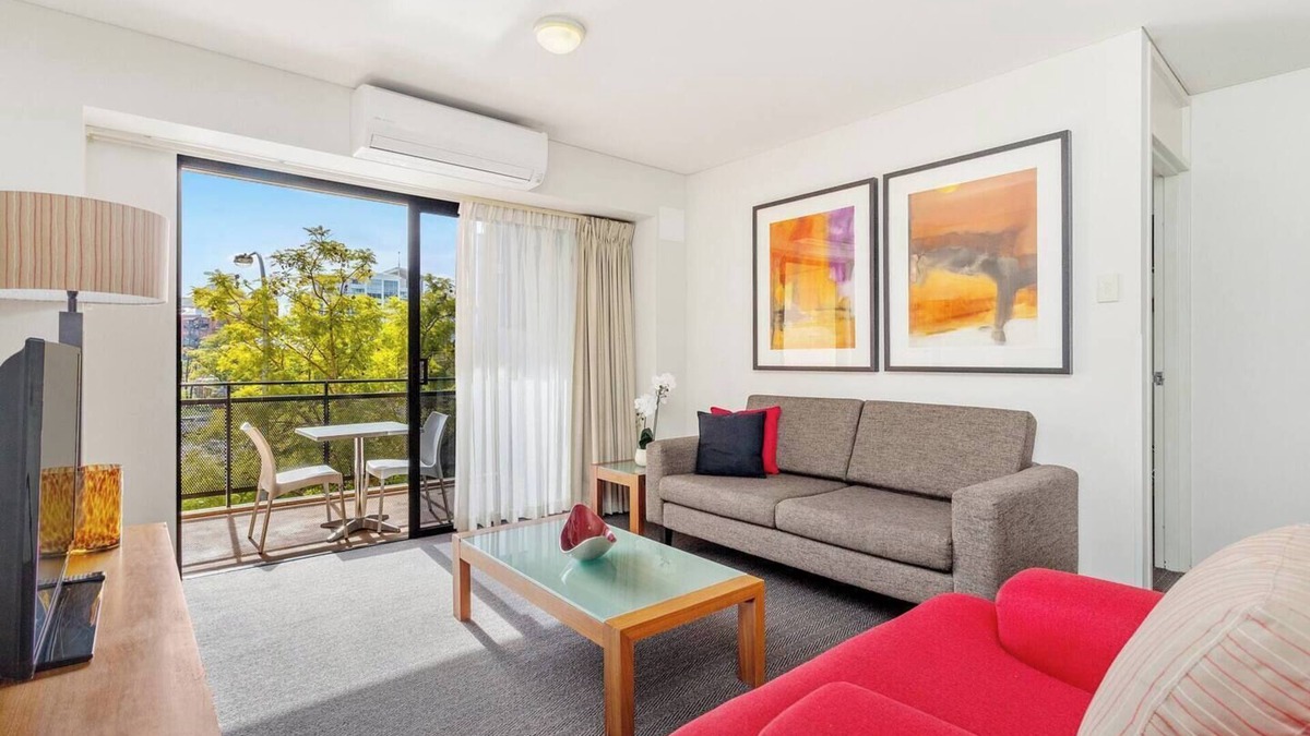 East Perth Apartment | 321 Heavenly Hay Sleeps 4 2BR Pool+Gym