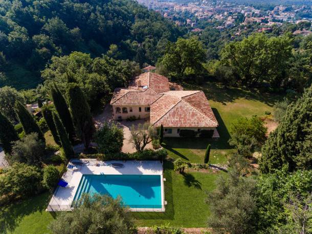 Vence Villa | 3230 ft² Villa