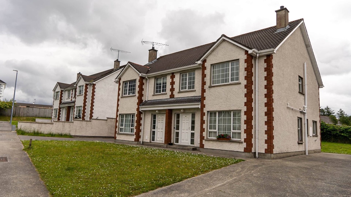 Buncrana Apartment | 32a The Hawthorns by Wild Atlantic Wanderer