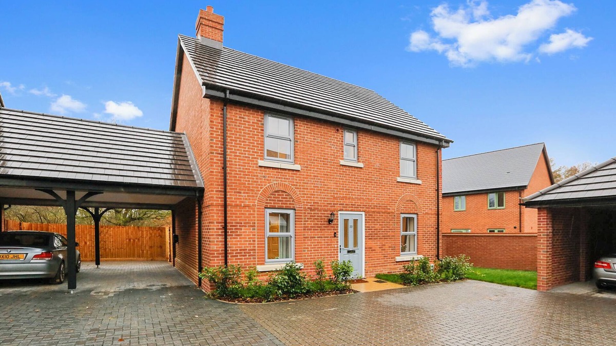 Colchester House | 33 CRANESBILL CLOSE, pet friendly, with a garden in Colchester
