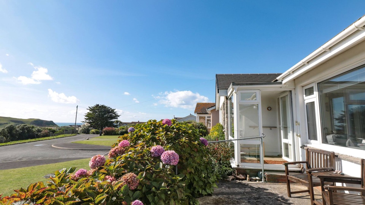 Hope-Cove House | 33 WEYMOUTH PARK, pet friendly, with a garden in Hope Cove