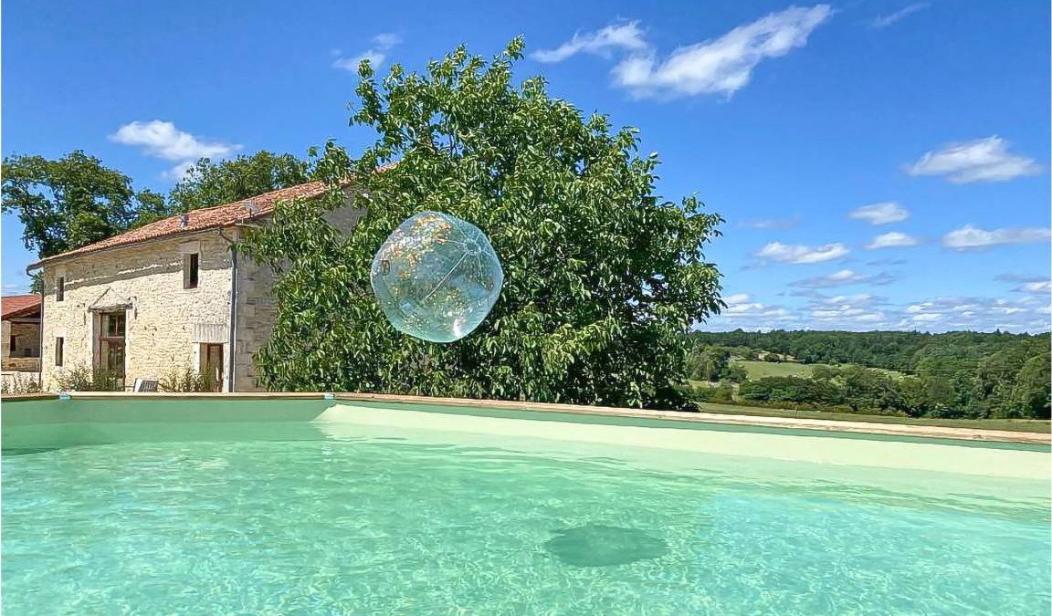 Lussas-et-Nontronneau House | 330 m² House ∙ 6 bedrooms ∙ 12 guests