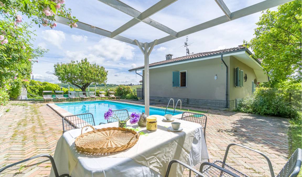 Agliano Terme House | 330 m² House ∙ 2 bedrooms ∙ 8 guests