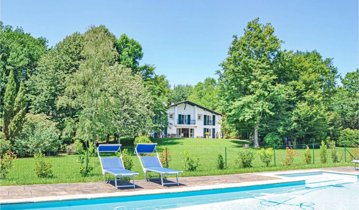 Ascain House | 330 m² House ∙ 5 bedrooms ∙ 10 guests