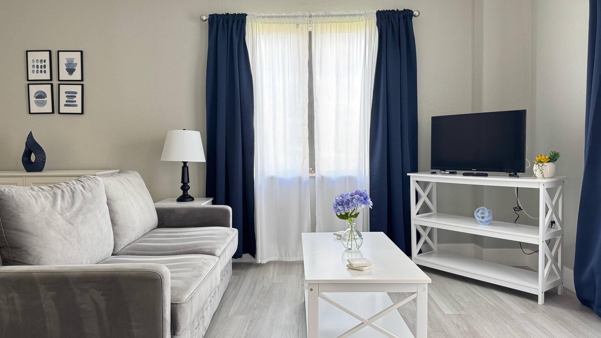 Southwest Orlando Apartment | 3315 Lake front near Universal Studio