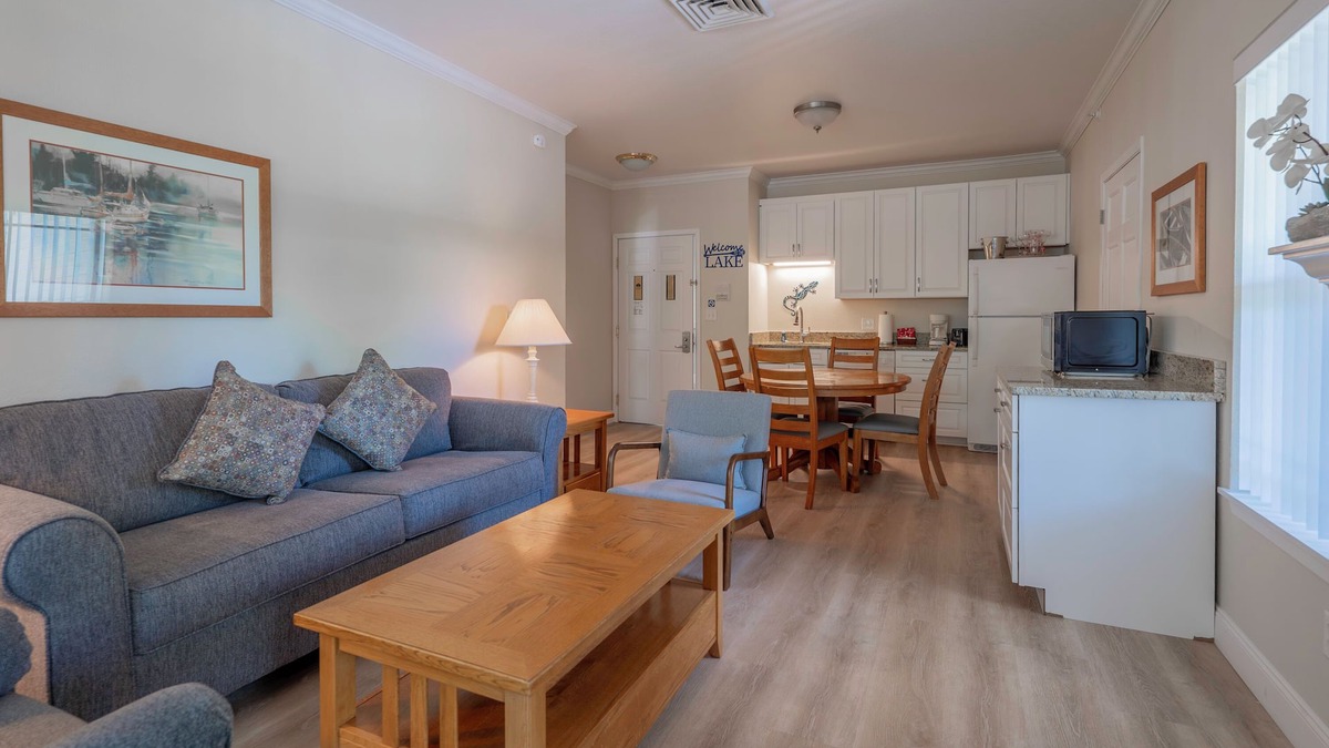 Delavan Lake House | 332 - One Bedroom Condo Suite w/Resort Amenities